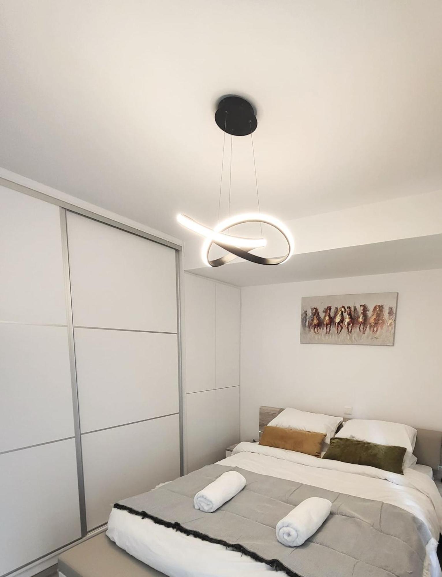 Fabilicious Suites - 2 Apartments- Romantic Jacuzzi & Spacious Family Comfort Ateny Zewnętrze zdjęcie