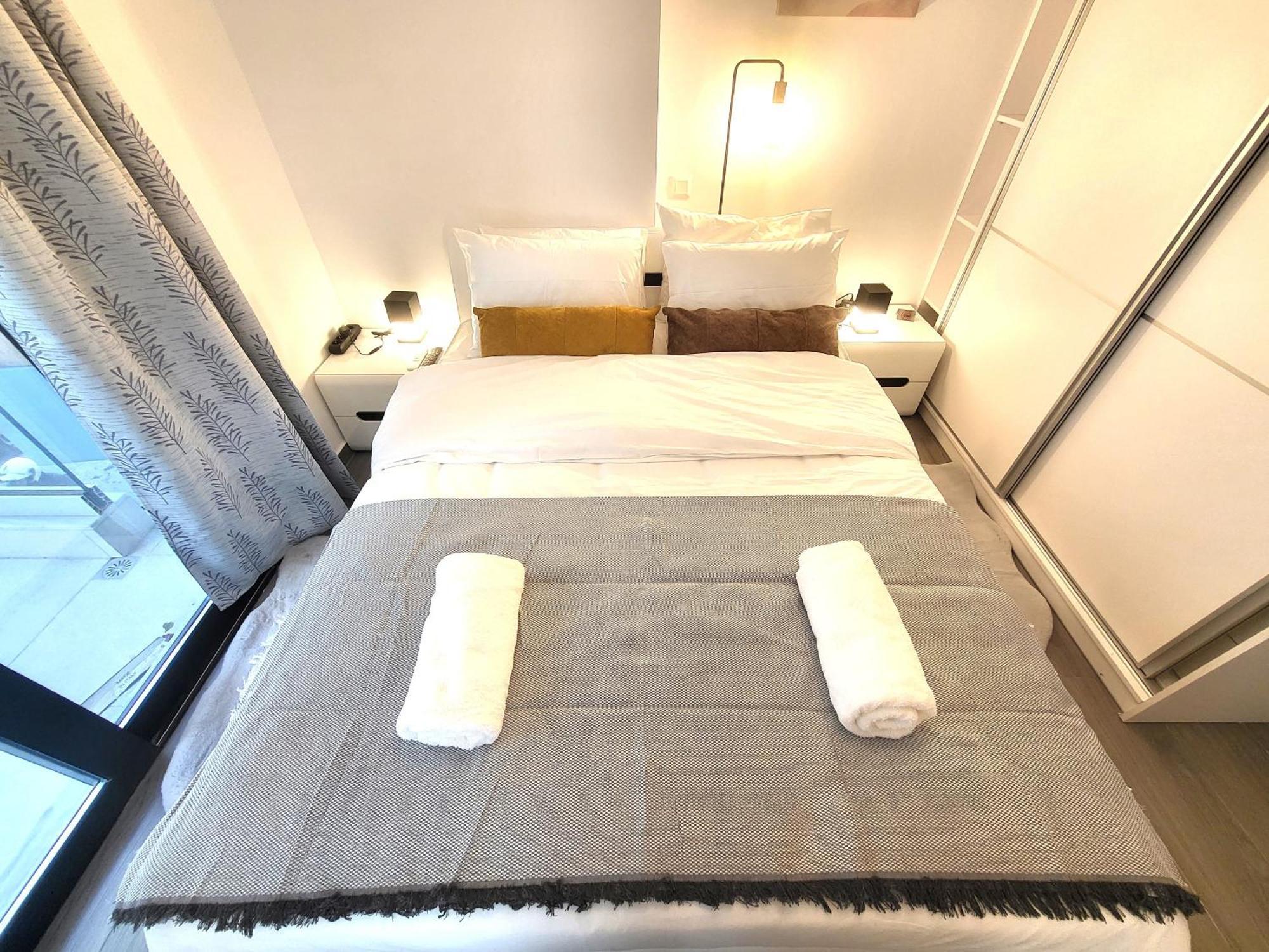 Fabilicious Suites - 2 Apartments- Romantic Jacuzzi & Spacious Family Comfort Ateny Zewnętrze zdjęcie